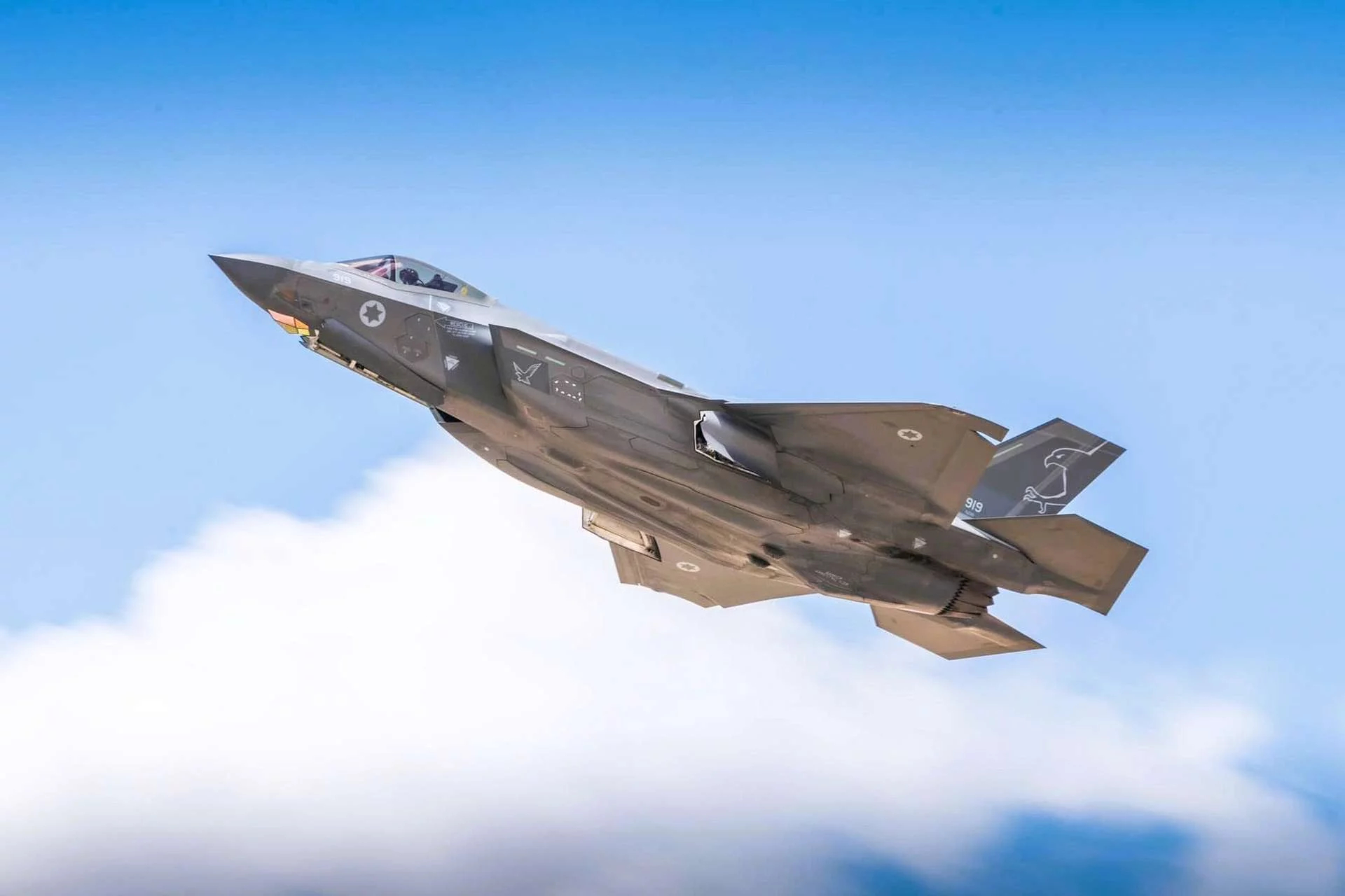 Israel Upgrades F-35I Adir: Integrated Fuel Tanks and Additional Missiles Extend Strike Range