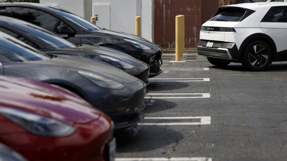 Benzin für 4 Dollar, Steuervergünstigungen abgeschafft – und gerade jetzt sind gebrauchte Elektroautos in den USA günstiger als je zuvor