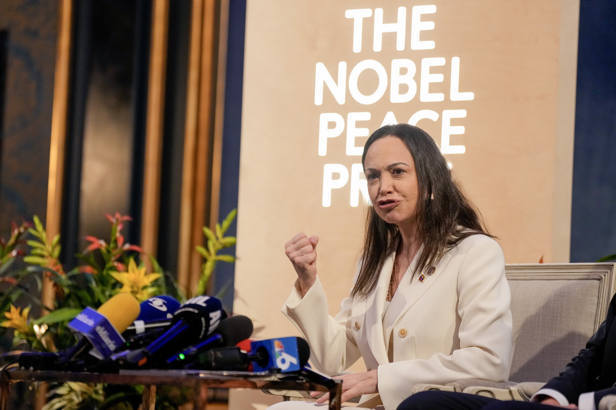 Nobelpreisträgerin widmete ihren Nobelpreis Trump — was das für Lateinamerika bedeutet